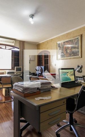 Casa à venda com 376m², 4 quartos e 4 vagas Casa à venda com 376m², 4 quartos e 4 vagasSuíte