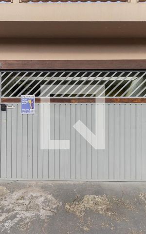 Casa à venda com 376m², 4 quartos e 4 vagas Casa à venda com 376m², 4 quartos e 4 vagasFachada