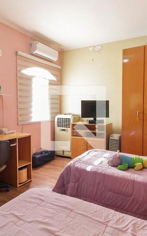 Casa à venda com 376m², 4 quartos e 4 vagas Casa à venda com 376m², 4 quartos e 4 vagasQuarto 3