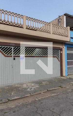 Casa à venda com 376m², 4 quartos e 4 vagas Casa à venda com 376m², 4 quartos e 4 vagasFachada