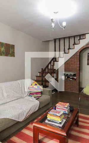 Casa à venda com 376m², 4 quartos e 4 vagas Casa à venda com 376m², 4 quartos e 4 vagasSala