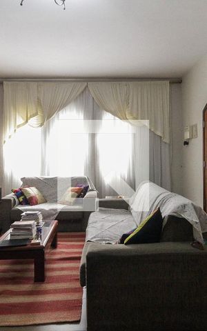 Casa à venda com 376m², 4 quartos e 4 vagas Casa à venda com 376m², 4 quartos e 4 vagasSala