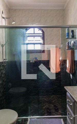 Casa à venda com 376m², 4 quartos e 4 vagas Casa à venda com 376m², 4 quartos e 4 vagasBanheiro Social 1