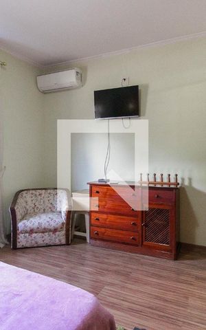 Casa à venda com 376m², 4 quartos e 4 vagas Casa à venda com 376m², 4 quartos e 4 vagasQuarto 4