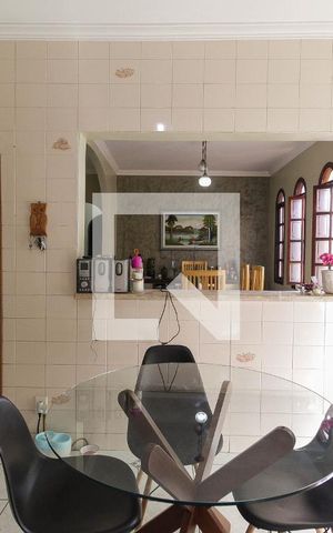 Casa à venda com 376m², 4 quartos e 4 vagas Casa à venda com 376m², 4 quartos e 4 vagasCozinha