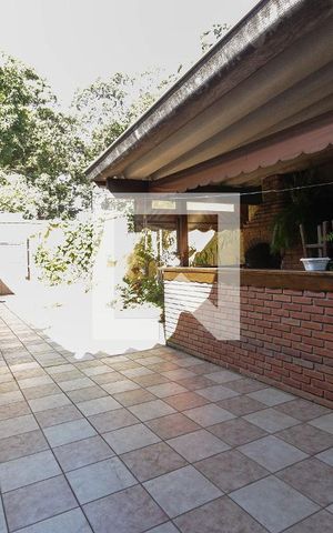 Casa à venda com 376m², 4 quartos e 4 vagas Casa à venda com 376m², 4 quartos e 4 vagasChurrasqueira