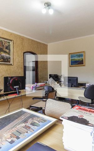 Casa à venda com 376m², 4 quartos e 4 vagas Casa à venda com 376m², 4 quartos e 4 vagasSuíte