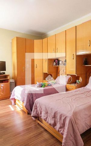 Casa à venda com 376m², 4 quartos e 4 vagas Casa à venda com 376m², 4 quartos e 4 vagasQuarto 3