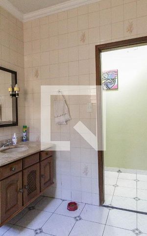 Casa à venda com 376m², 4 quartos e 4 vagas Casa à venda com 376m², 4 quartos e 4 vagasBanheiro Social 2