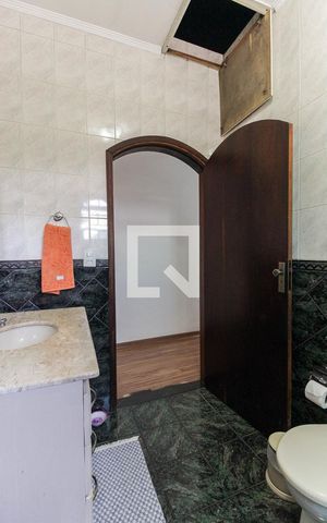 Casa à venda com 376m², 4 quartos e 4 vagas Casa à venda com 376m², 4 quartos e 4 vagasBanheiro Social 1