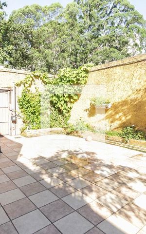 Casa à venda com 376m², 4 quartos e 4 vagas Casa à venda com 376m², 4 quartos e 4 vagasEntrada 2