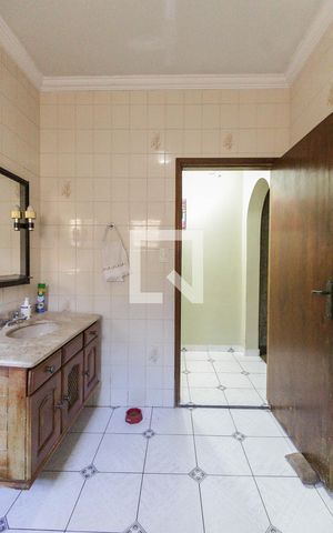 Casa à venda com 376m², 4 quartos e 4 vagas Casa à venda com 376m², 4 quartos e 4 vagasBanheiro Social 2