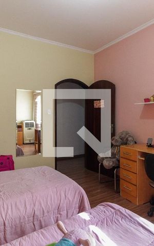 Casa à venda com 376m², 4 quartos e 4 vagas Casa à venda com 376m², 4 quartos e 4 vagasQuarto 3