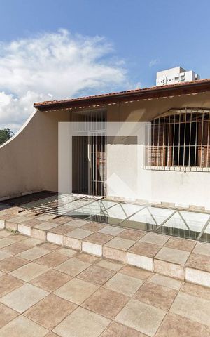 Casa à venda com 376m², 4 quartos e 4 vagas Casa à venda com 376m², 4 quartos e 4 vagasVaranda da Suíte