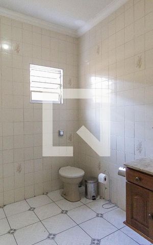 Casa à venda com 376m², 4 quartos e 4 vagas Casa à venda com 376m², 4 quartos e 4 vagasBanheiro Social 2