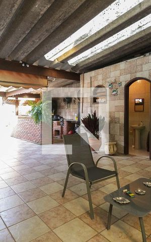 Casa à venda com 376m², 4 quartos e 4 vagas Casa à venda com 376m², 4 quartos e 4 vagasChurrasqueira