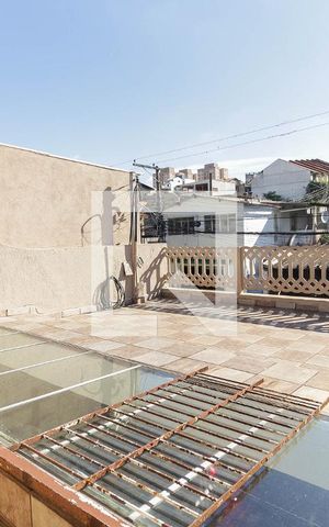 Casa à venda com 376m², 4 quartos e 4 vagas Casa à venda com 376m², 4 quartos e 4 vagasVaranda da Suíte