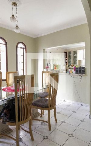 Casa à venda com 376m², 4 quartos e 4 vagas Casa à venda com 376m², 4 quartos e 4 vagasSala de Jantar
