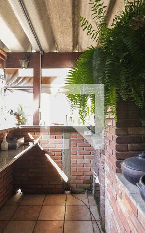 Casa à venda com 376m², 4 quartos e 4 vagas Casa à venda com 376m², 4 quartos e 4 vagasChurrasqueira