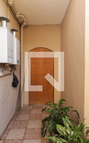 Casa à venda com 376m², 4 quartos e 4 vagas Casa à venda com 376m², 4 quartos e 4 vagasCorredor Externo