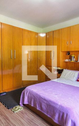 Casa à venda com 376m², 4 quartos e 4 vagas Casa à venda com 376m², 4 quartos e 4 vagasQuarto 4