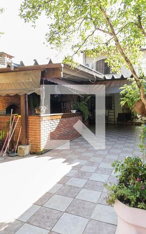 Casa à venda com 376m², 4 quartos e 4 vagas Casa à venda com 376m², 4 quartos e 4 vagasChurrasqueira