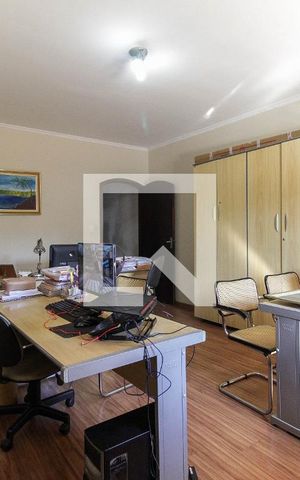 Casa à venda com 376m², 4 quartos e 4 vagas Casa à venda com 376m², 4 quartos e 4 vagasSuíte