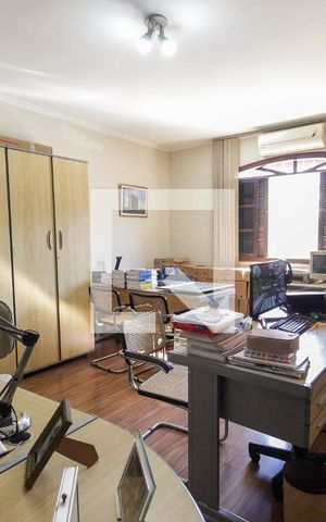 Casa à venda com 376m², 4 quartos e 4 vagas Casa à venda com 376m², 4 quartos e 4 vagasSuíte