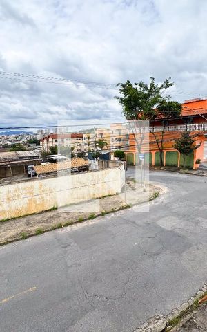 Casa de condomínio à venda com 360m², 3 quartos e 4 vagas Casa de condomínio à venda com 360m², 3 quartos e 4 vagasVista