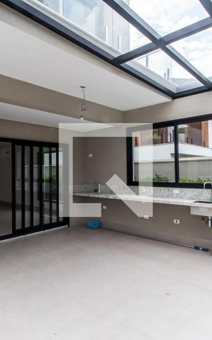 Casa de condomínio à venda com 360m², 4 quartos e 4 vagas Casa de condomínio à venda com 360m², 4 quartos e 4 vagasÁrea gourmet