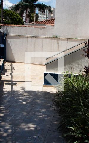 Casa para alugar com 165m², 2 quartos e 6 vagas Casa para alugar com 165m², 2 quartos e 6 vagasÁREA EXTERNA FRENTE