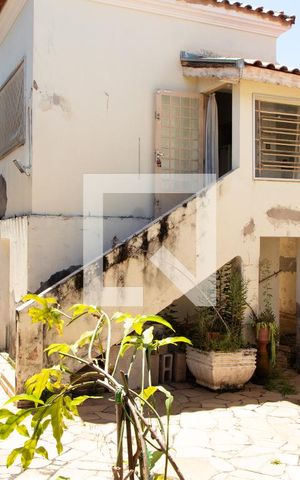 Casa para alugar com 165m², 2 quartos e 6 vagas Casa para alugar com 165m², 2 quartos e 6 vagasÁREA EXTERNA FUNDOS