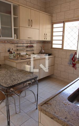 Casa para alugar com 165m², 2 quartos e 6 vagas Casa para alugar com 165m², 2 quartos e 6 vagasCOZINHA