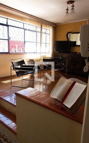 Casa para alugar com 165m², 2 quartos e 6 vagas Casa para alugar com 165m², 2 quartos e 6 vagasSALA