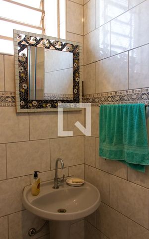 Casa para alugar com 165m², 2 quartos e 6 vagas Casa para alugar com 165m², 2 quartos e 6 vagasBANHEIRO