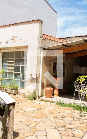 Casa para alugar com 165m², 2 quartos e 6 vagas Casa para alugar com 165m², 2 quartos e 6 vagasÁREA EXTERNA FUNDOS