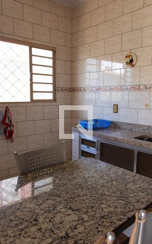 Casa para alugar com 165m², 2 quartos e 6 vagas Casa para alugar com 165m², 2 quartos e 6 vagasCOZINHA