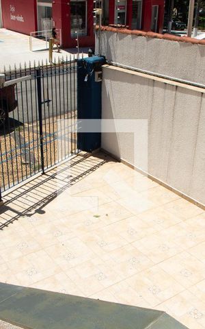Casa para alugar com 165m², 2 quartos e 6 vagas Casa para alugar com 165m², 2 quartos e 6 vagasÁREA EXTERNA FRENTE