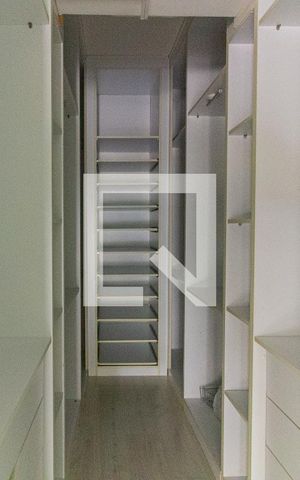 Apartamento à venda com 236m², 3 quartos e 1 vaga Apartamento à venda com 236m², 3 quartos e 1 vagaSuíte / Closet
