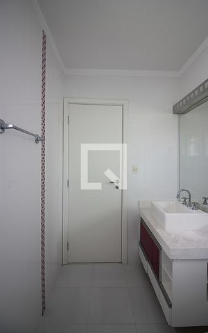 Casa à venda com 260m², 4 quartos e 4 vagasSuíte 2 Banheiro