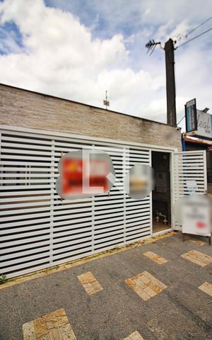 Casa à venda com 260m², 4 quartos e 4 vagasFachada