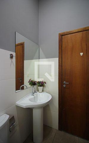 Casa à venda com 260m², 4 quartos e 4 vagasBanheiro de serviço