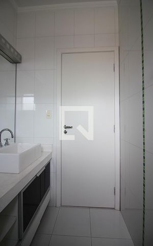 Casa à venda com 260m², 4 quartos e 4 vagasSuíte 1 Banheiro