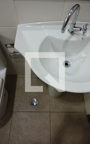 Casa à venda com 260m², 4 quartos e 4 vagasBanheiro de serviço