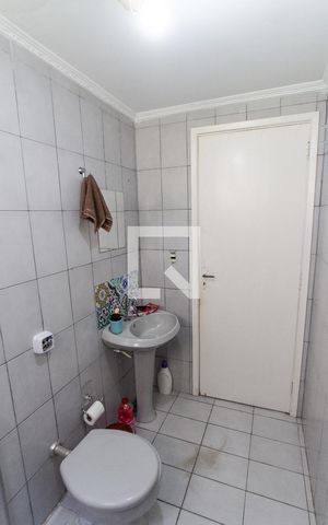 Casa de condomínio à venda com 180m², 4 quartos e 2 vagasBanheiro 2