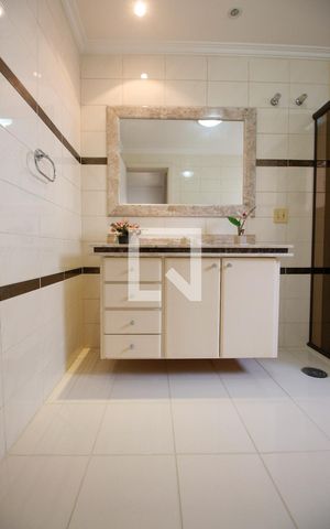 Apartamento à venda com 365m², 4 quartos e 4 vagasBanheiro da Suíte 3