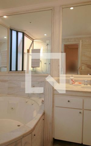 Apartamento à venda com 203m², 4 quartos e 3 vagasBanheiro da Suíte 1