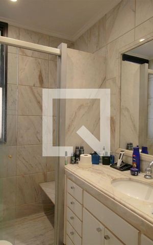 Apartamento à venda com 203m², 4 quartos e 3 vagasBanheiro da Suíte 2