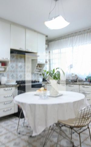 Casa para alugar com 150m², 2 quartos e 2 vagas Casa para alugar com 150m², 2 quartos e 2 vagasCozinha