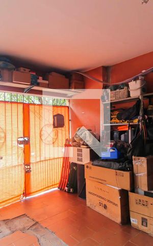 Casa à venda com 180m², 7 quartos e 1 vaga Casa à venda com 180m², 7 quartos e 1 vagaGaragem